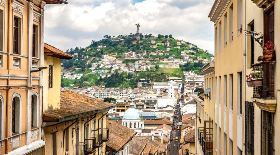Quito havaalanı bölgesinde çok çeşitli araç kiralama seçenekleri sunuyoruz
